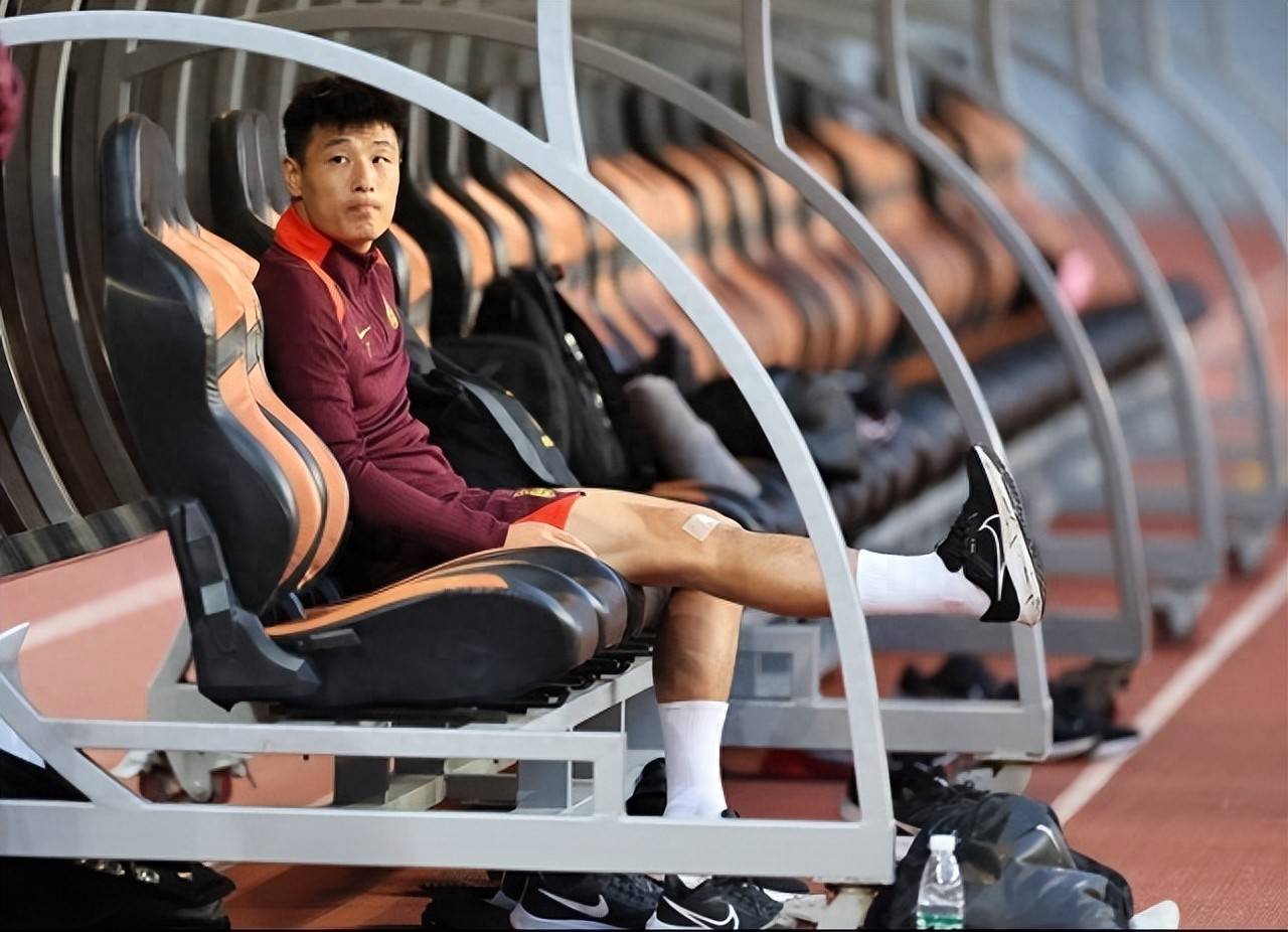 武磊错失单刀球，皇马门将神勇扑救成最大功臣！