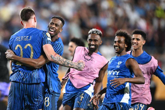 穆古鲁扎爆冷击败皇家马德里，回归赛场引爆全场！的简单介绍